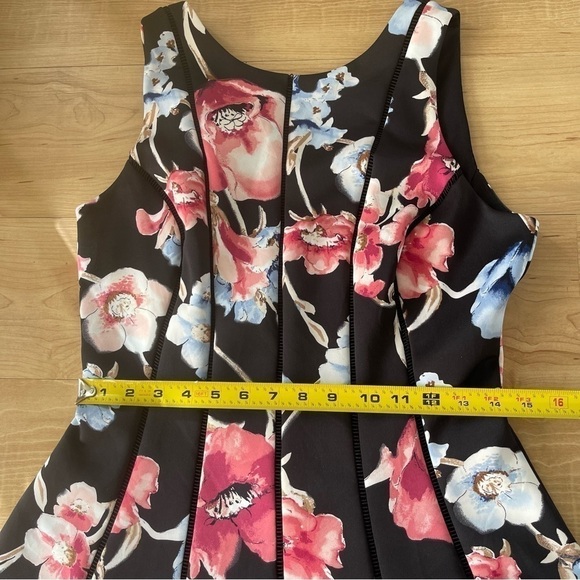 White House Black Market Scuba Style A Line Floral Dress Size 10 - Picture 12 of 16